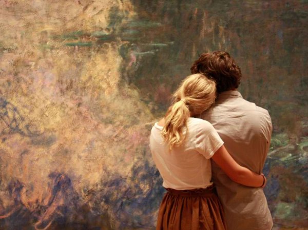 A Museum | Simple Daytime Date Ideas That Are Actually Romantic