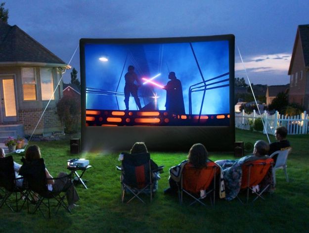 Gemmy Airblown Movie Screen | Help! My Dad Is A Geek! - Your Go-To Geek Gift Guide For Father's Day