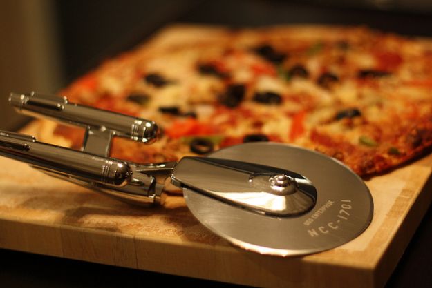 Starship Enterprise Pizza Cutter | Help! My Dad Is A Geek! - Your Go-To Geek Gift Guide For Father's Day