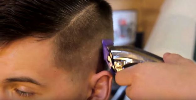 Step 4. Flick motion with one and half guard | Trends and Style: How To Do A Fade Haircut With Disconnected Top