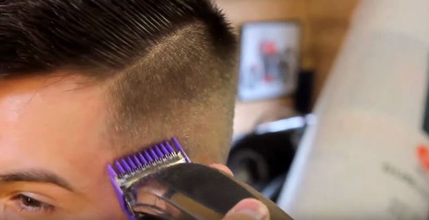 Step 6. Switch to a two guard | Trends and Style: How To Do A Fade Haircut With Disconnected Top
