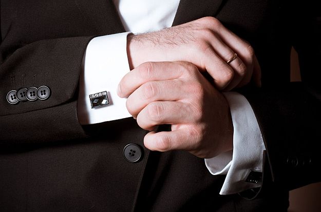 Cufflinks | Men’s Fashion | Learn How to Wear Men’s Jewelry Correctly 
